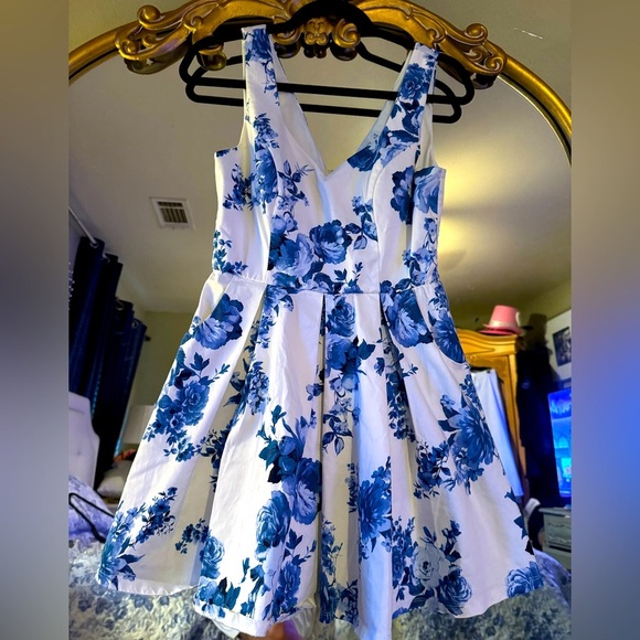 Jun & Ivy Dresses & Skirts - Jun & Ivy Floral Blue and White Dress